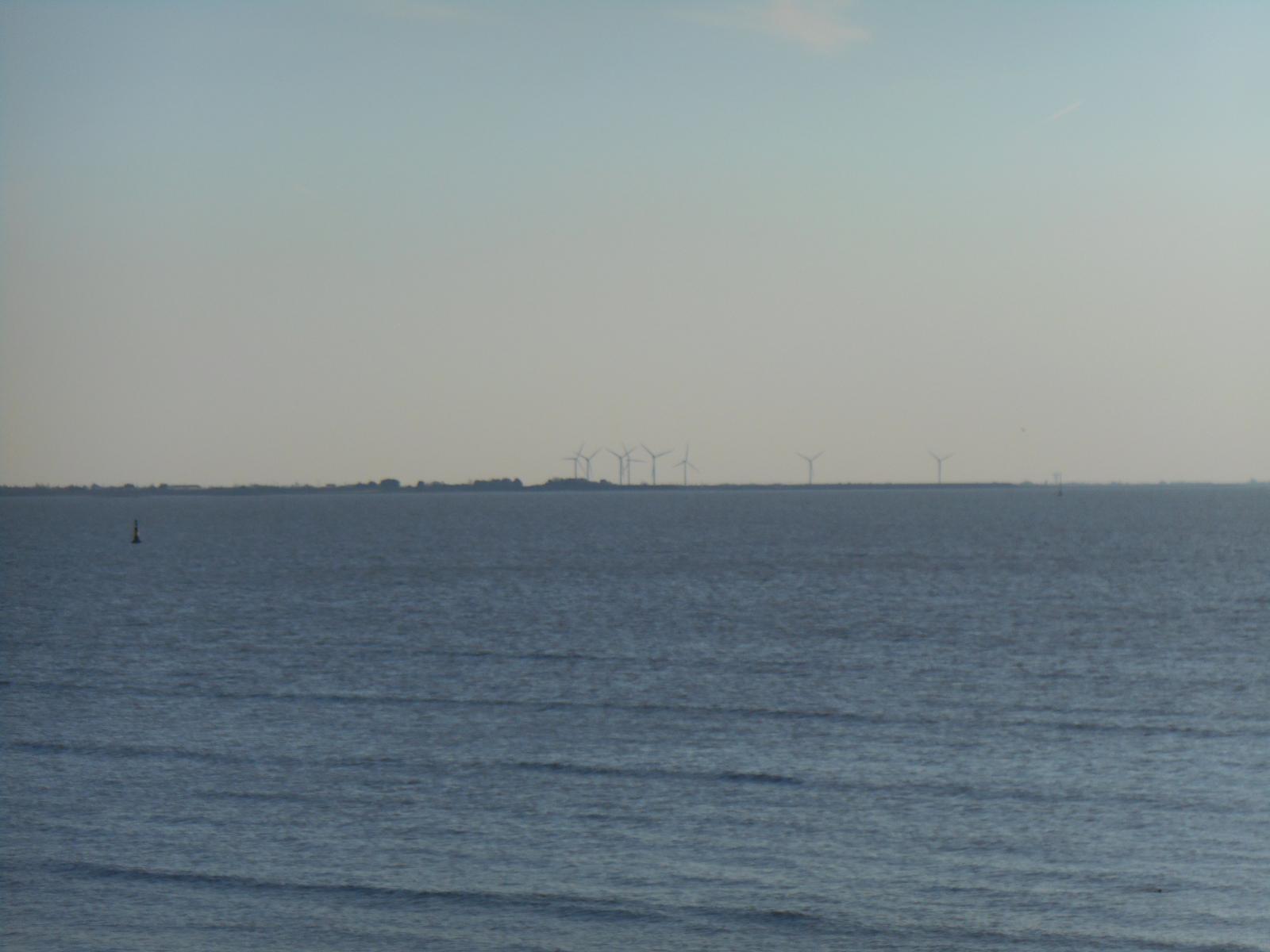 Les éoliennes, la Vendée au loin (Les Moutiers en Retz)