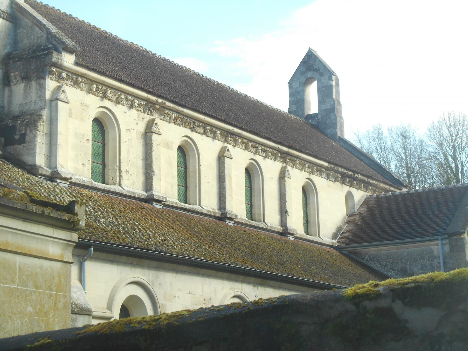 Vista de la iglesia ( Urcel )