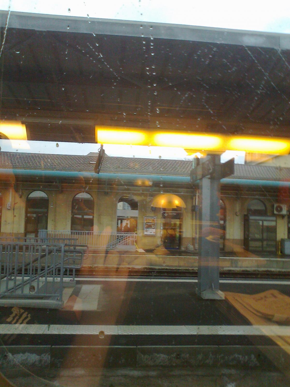 Paysages surréalistes vu du train Genève - Paris ()