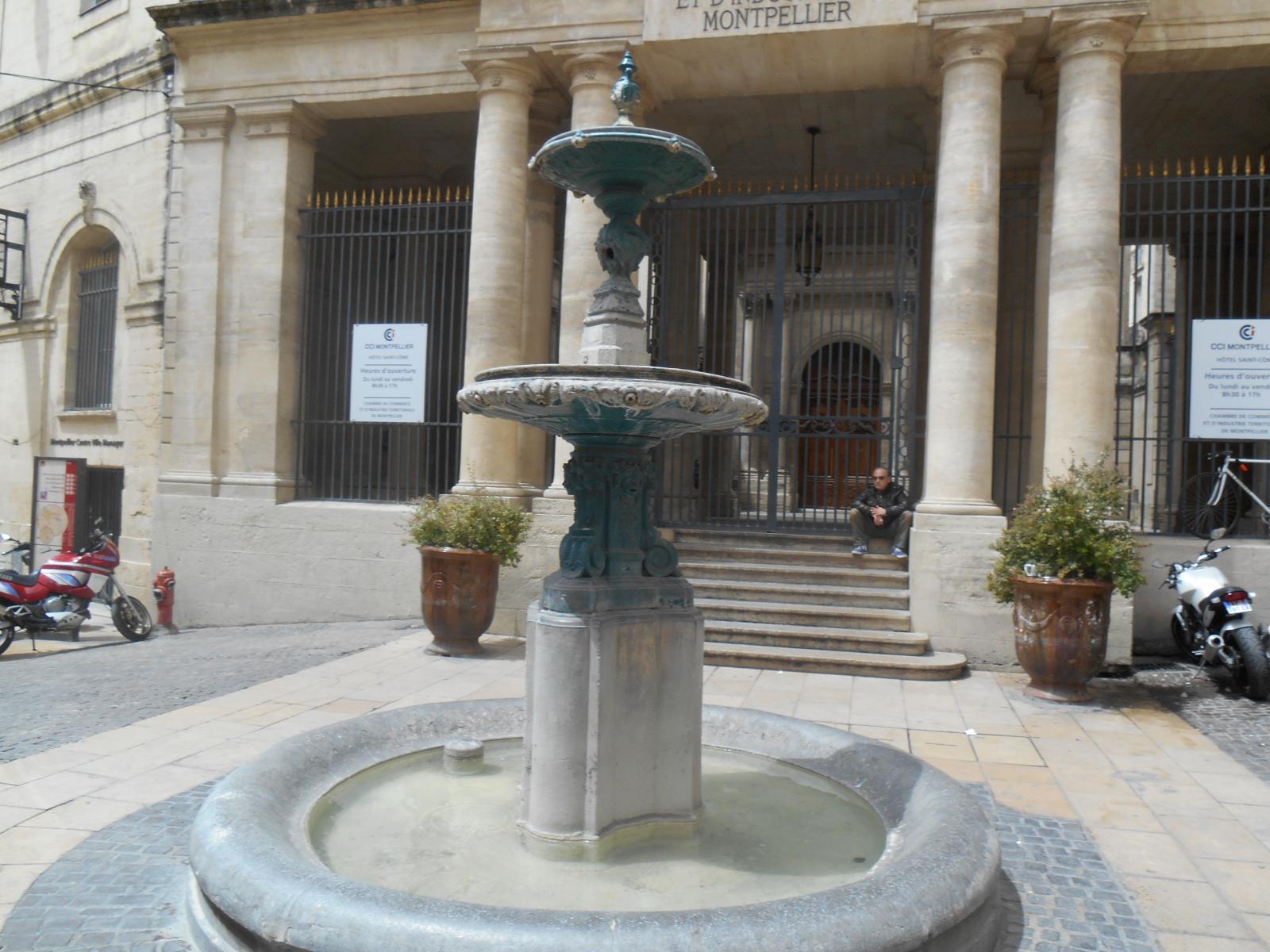 Fontaine en pleine ville (Montpellier)